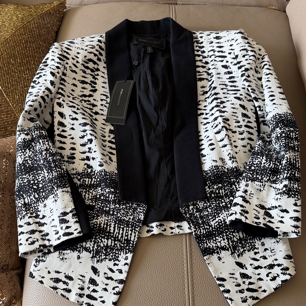 BCBGMaxAzria Monochrome Patterned Blazer size S. Elegant blazer. - Picture 5 of 6